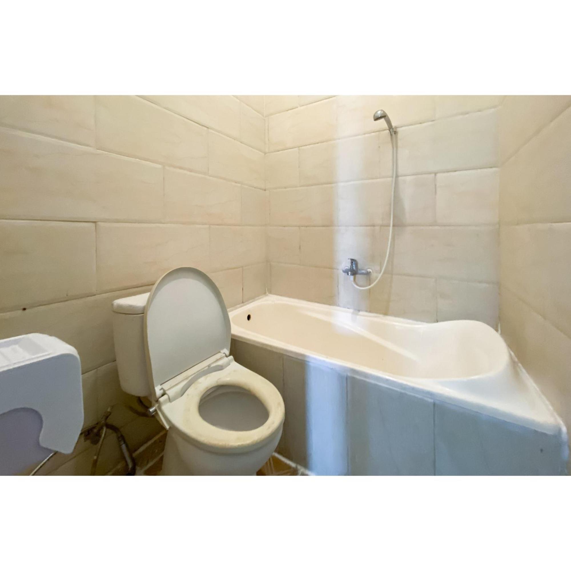 Khách sạn Curves Mitra Reddoorz