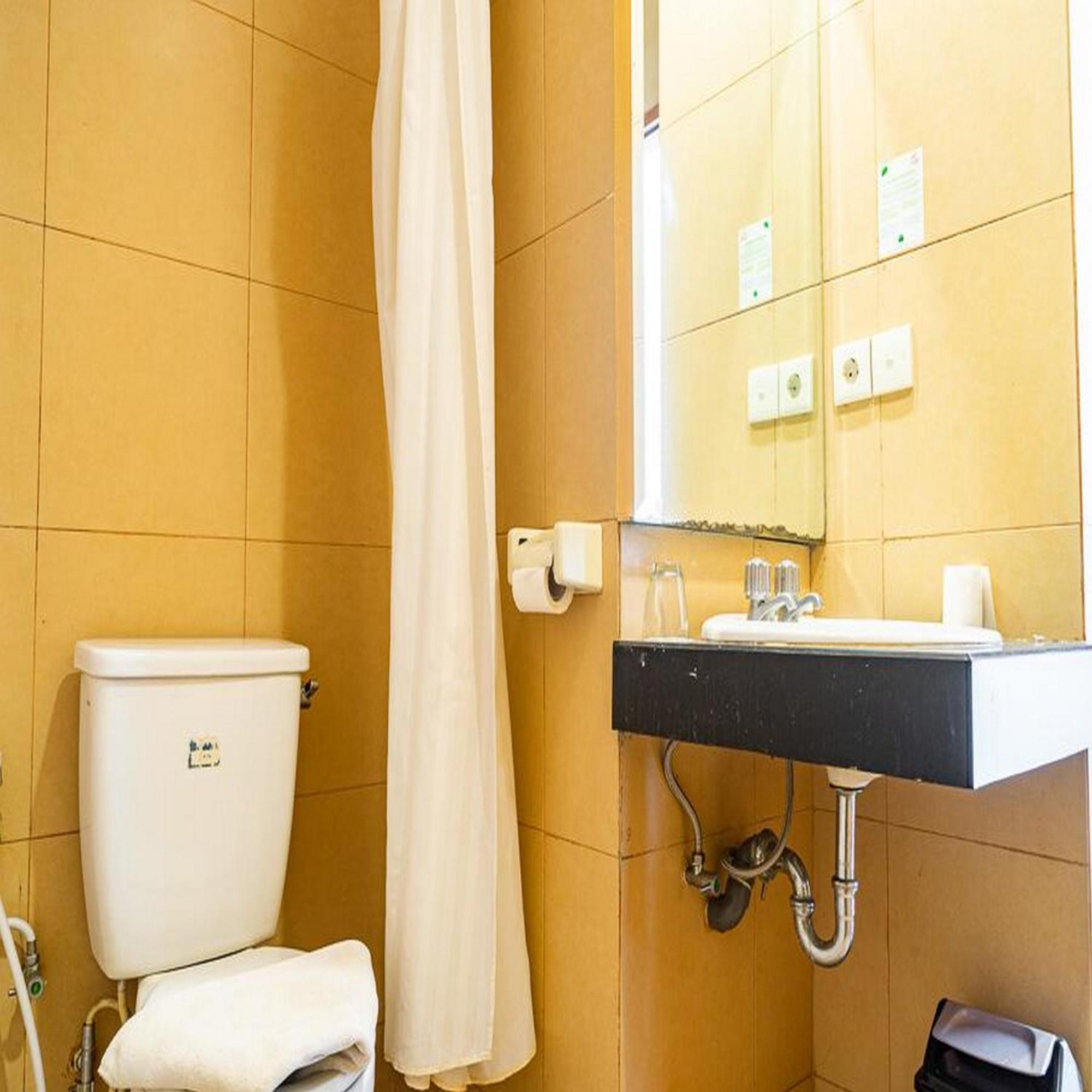 Hotel Reddoorz At Blue Pacific Blok M