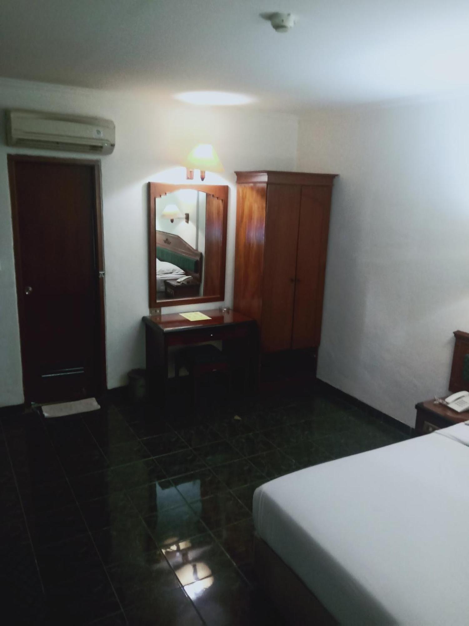 Hotel Puri Mega