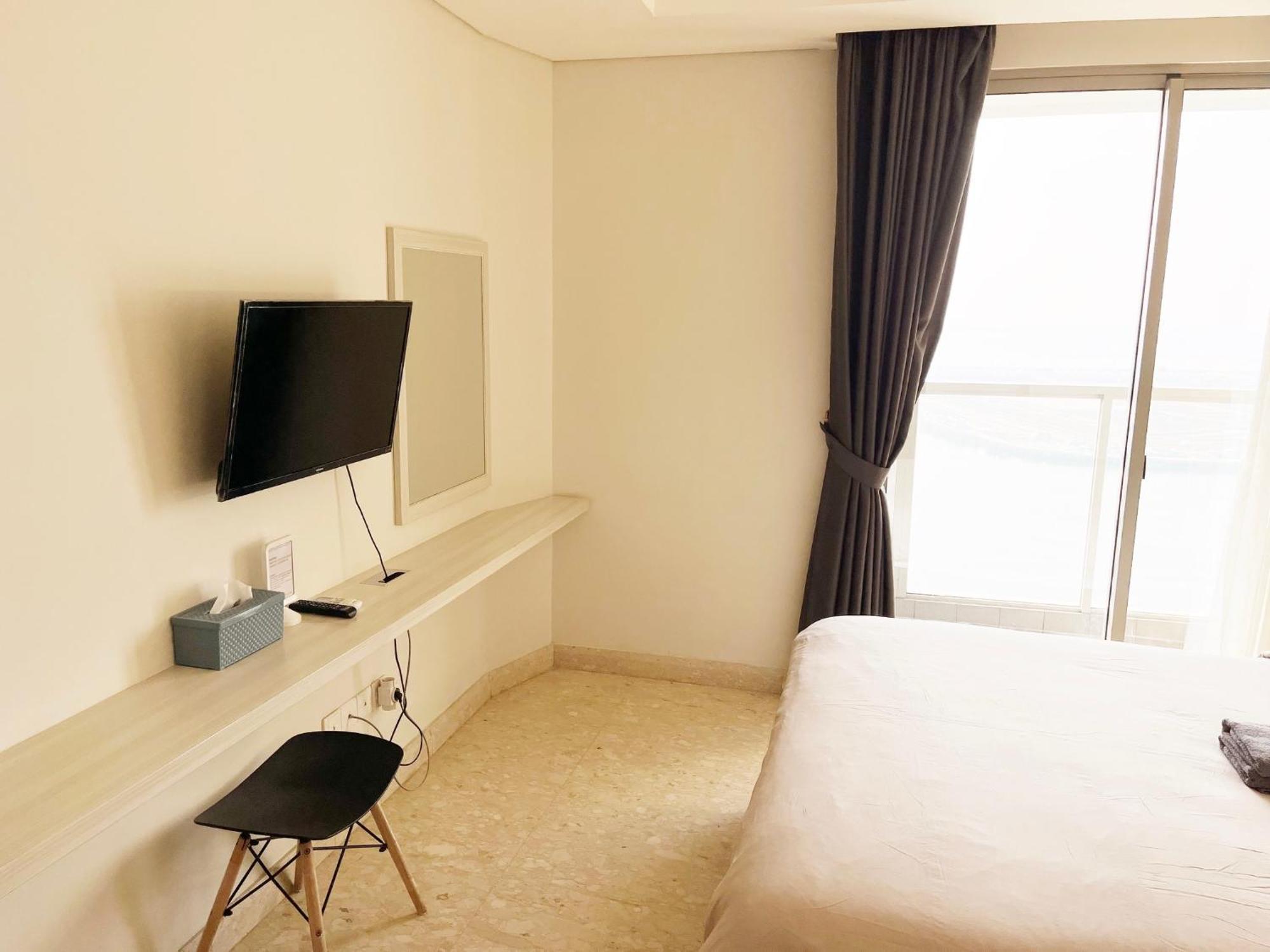 Gold Coast Sea View By Rentrooms * Jakarta