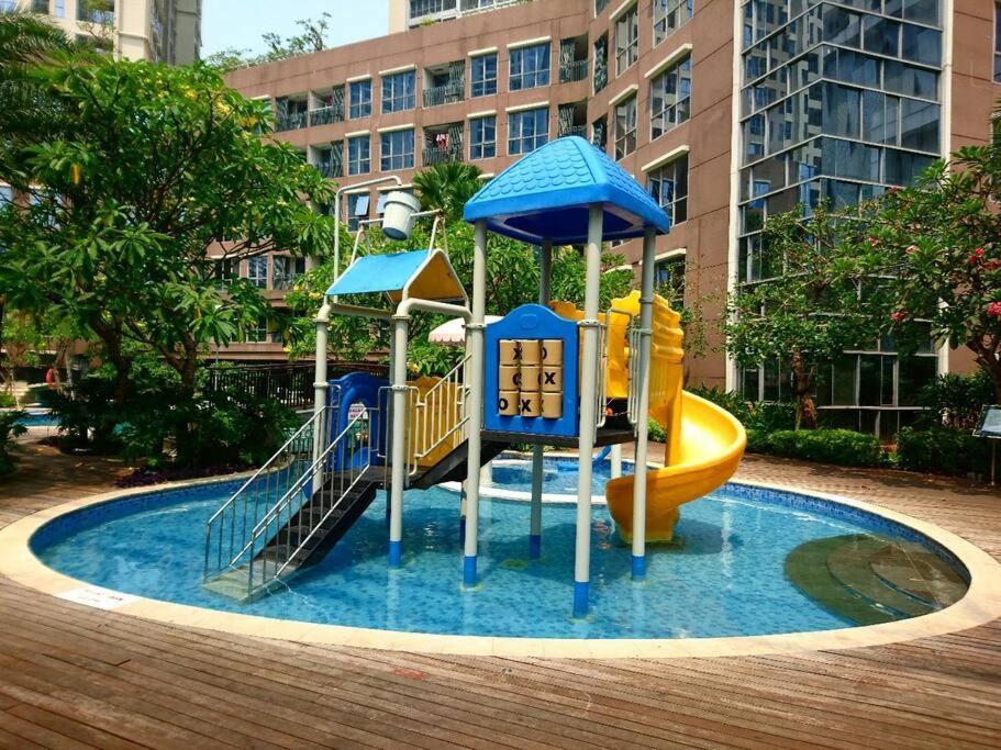 Apartment The Mansion Kemayoran 4 Pax Jakarta