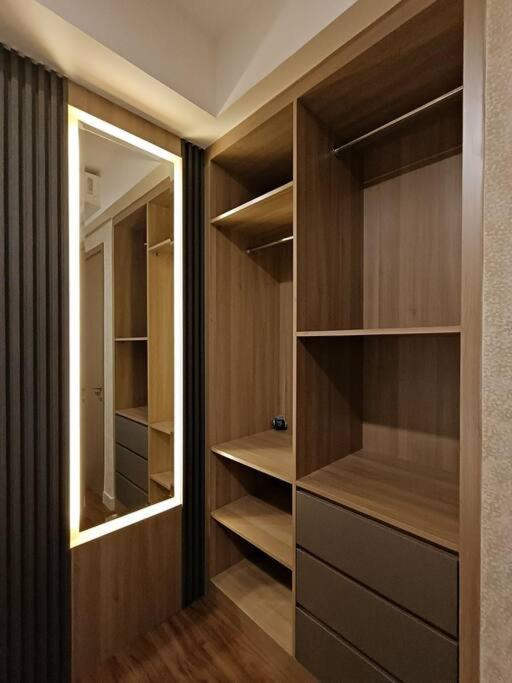Gold Coast 1br Pudonng Netflix Sofa Bed Jacarta