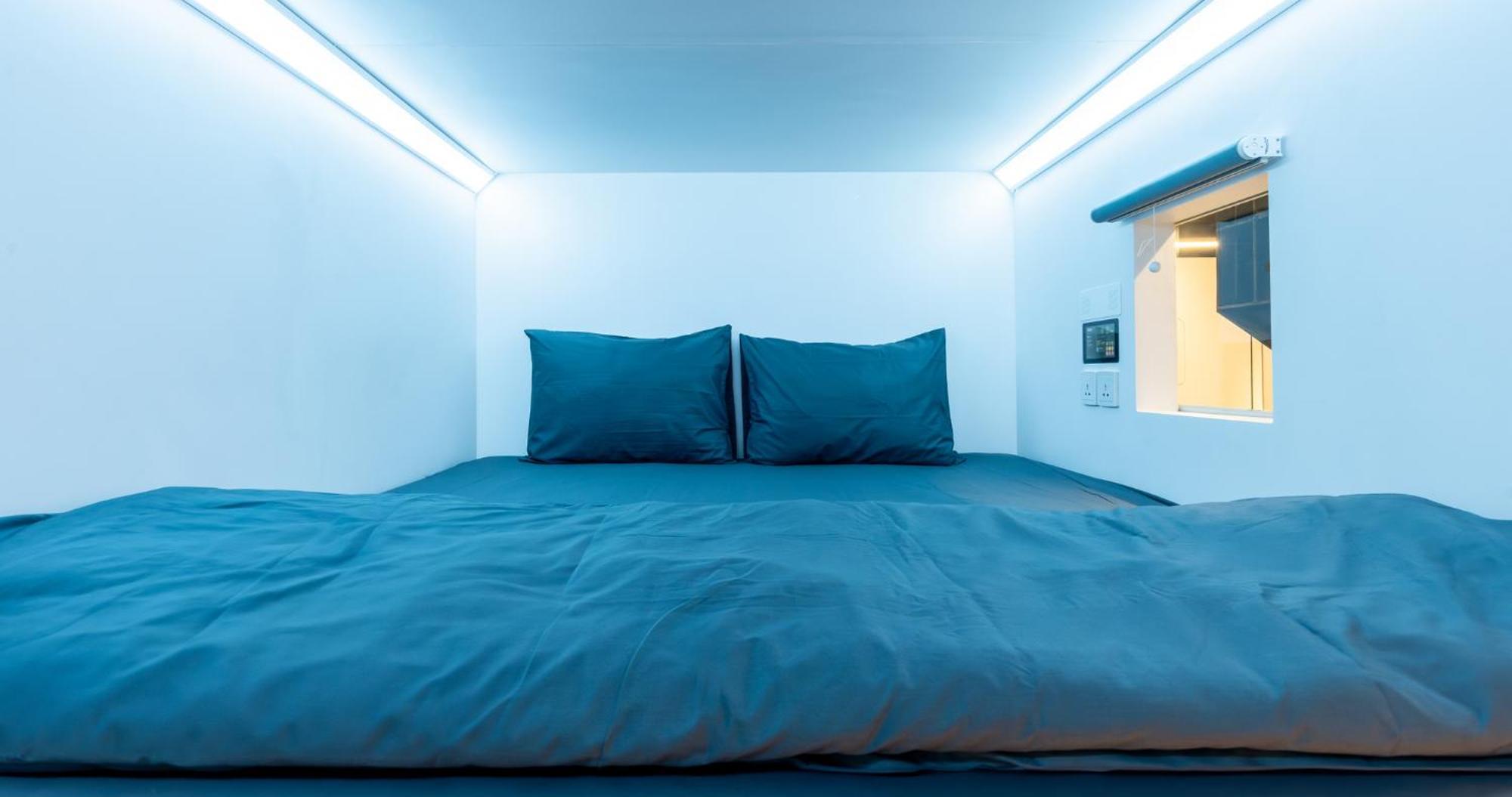 Bobopod Itc Kuningan, Capsule hotel *