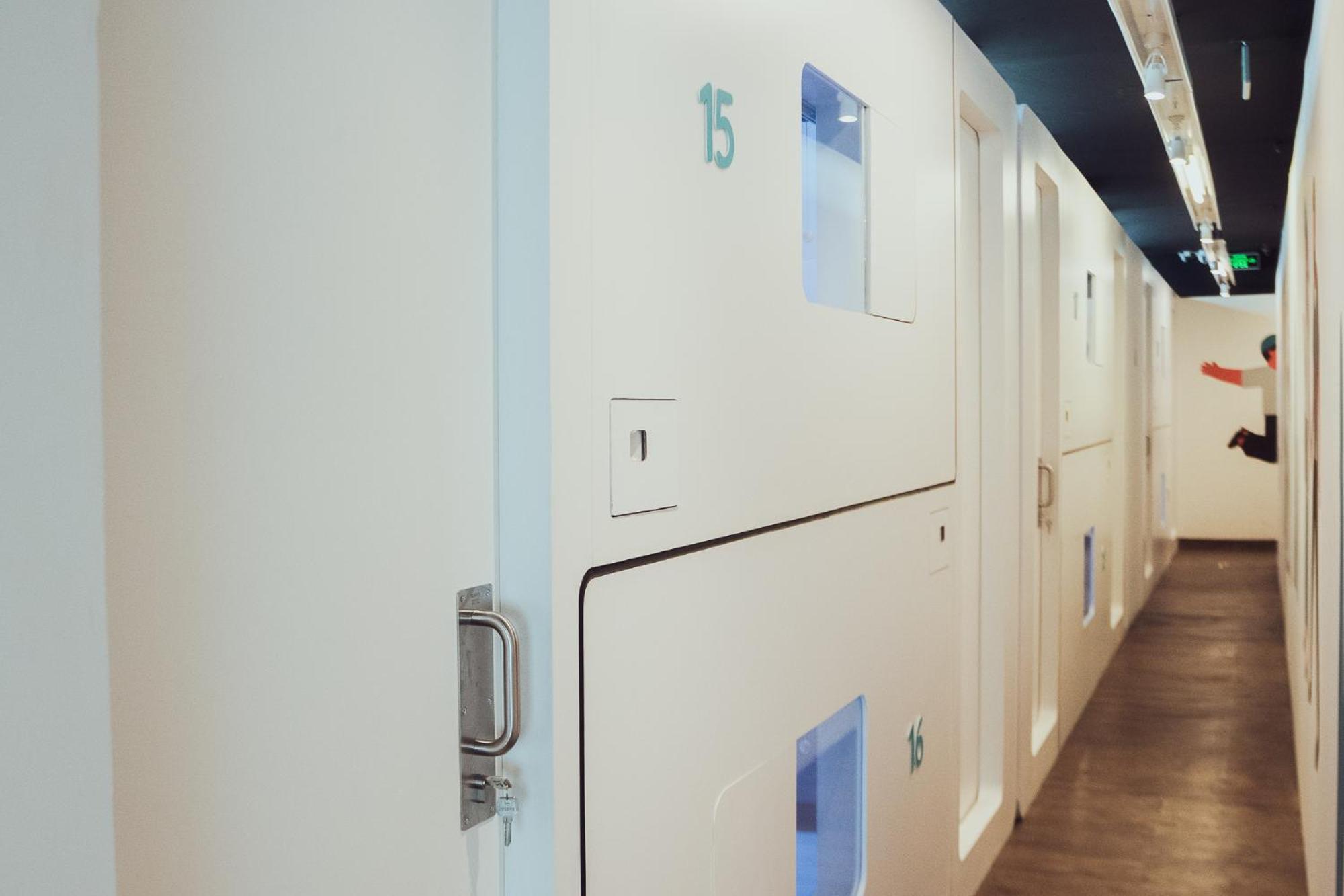Bobopod Itc Kuningan, Capsule hotel
