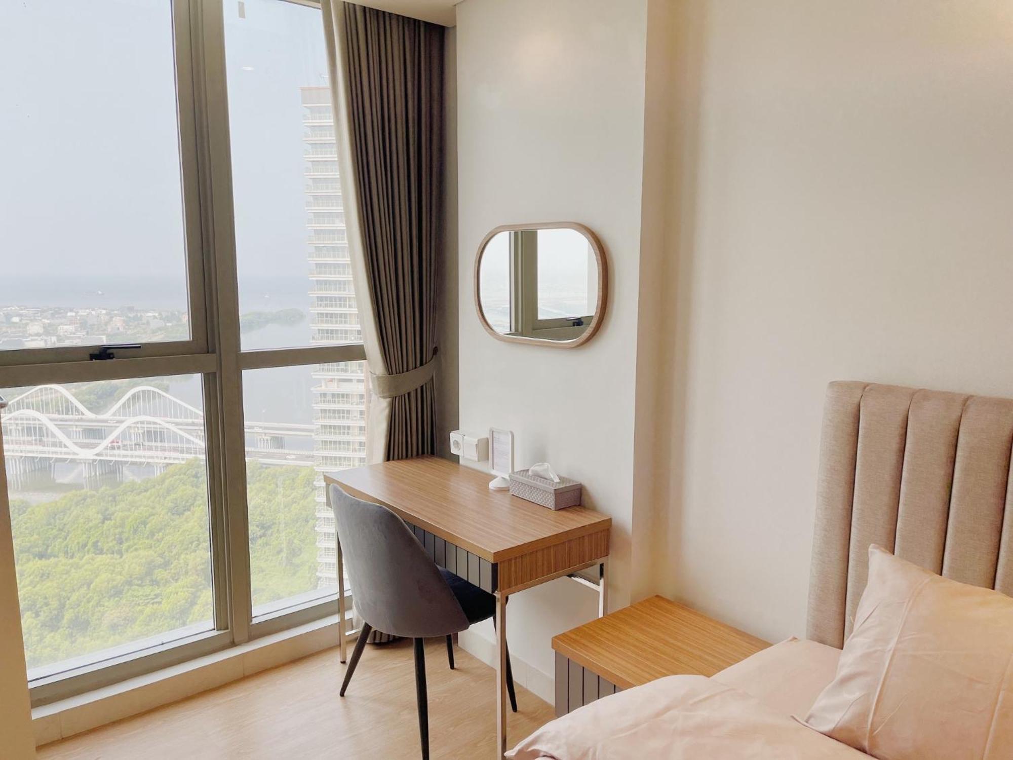 Gold Coast Sea View By Rentrooms * Jakarta
