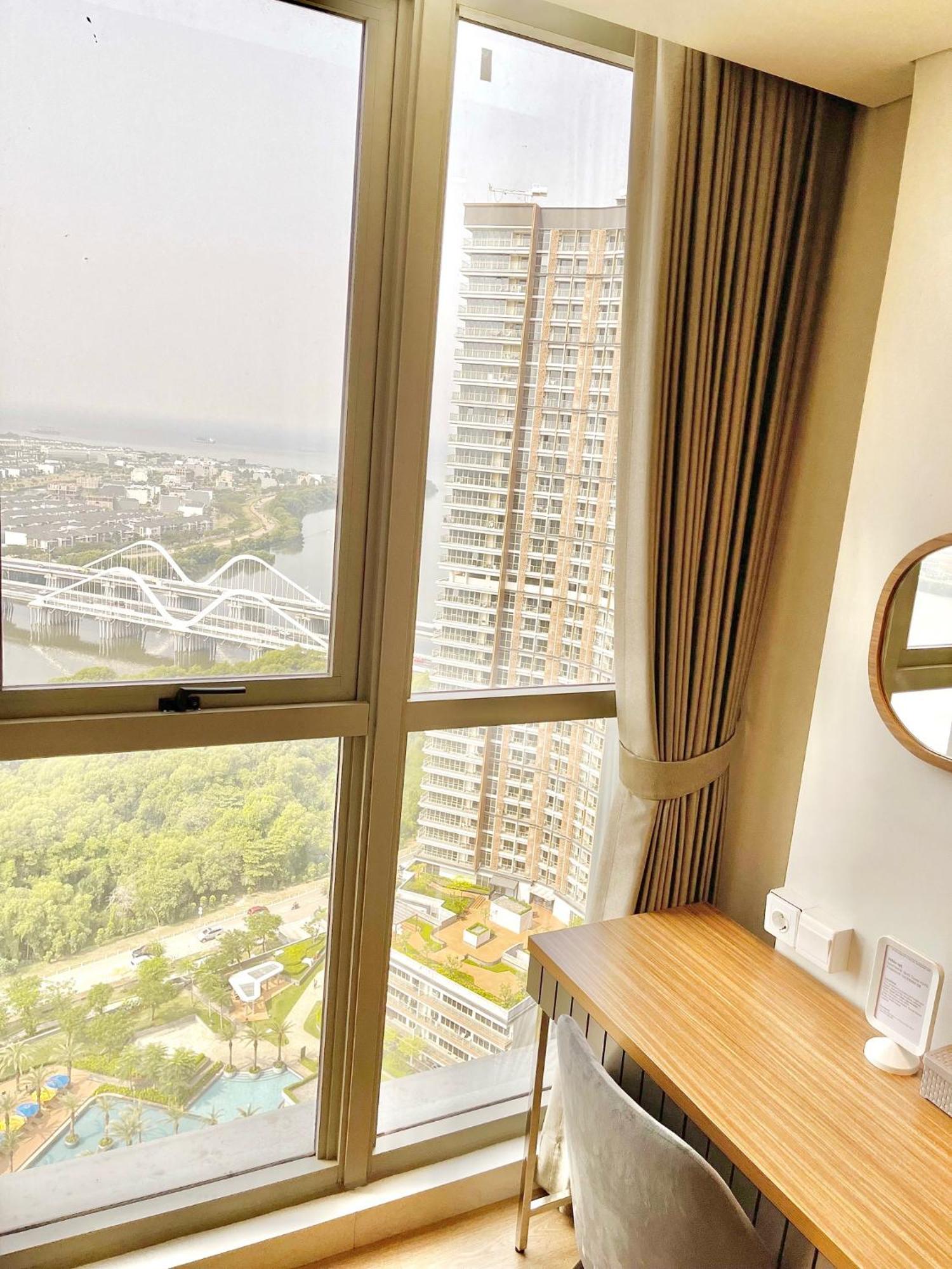 Gold Coast Sea View By Rentrooms * Jakarta
