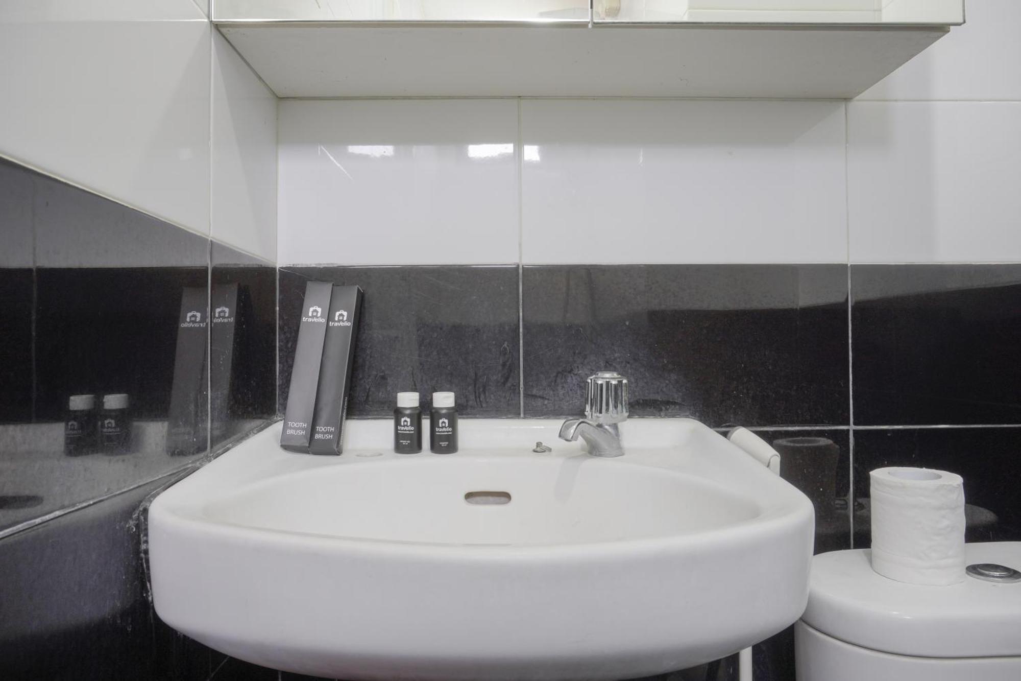 Apartment Cozy And Tidy 1br At Kebagusan By Travelio Jakarta
