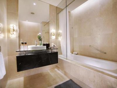 Hotel The Grove By Grand Aston Jakarta