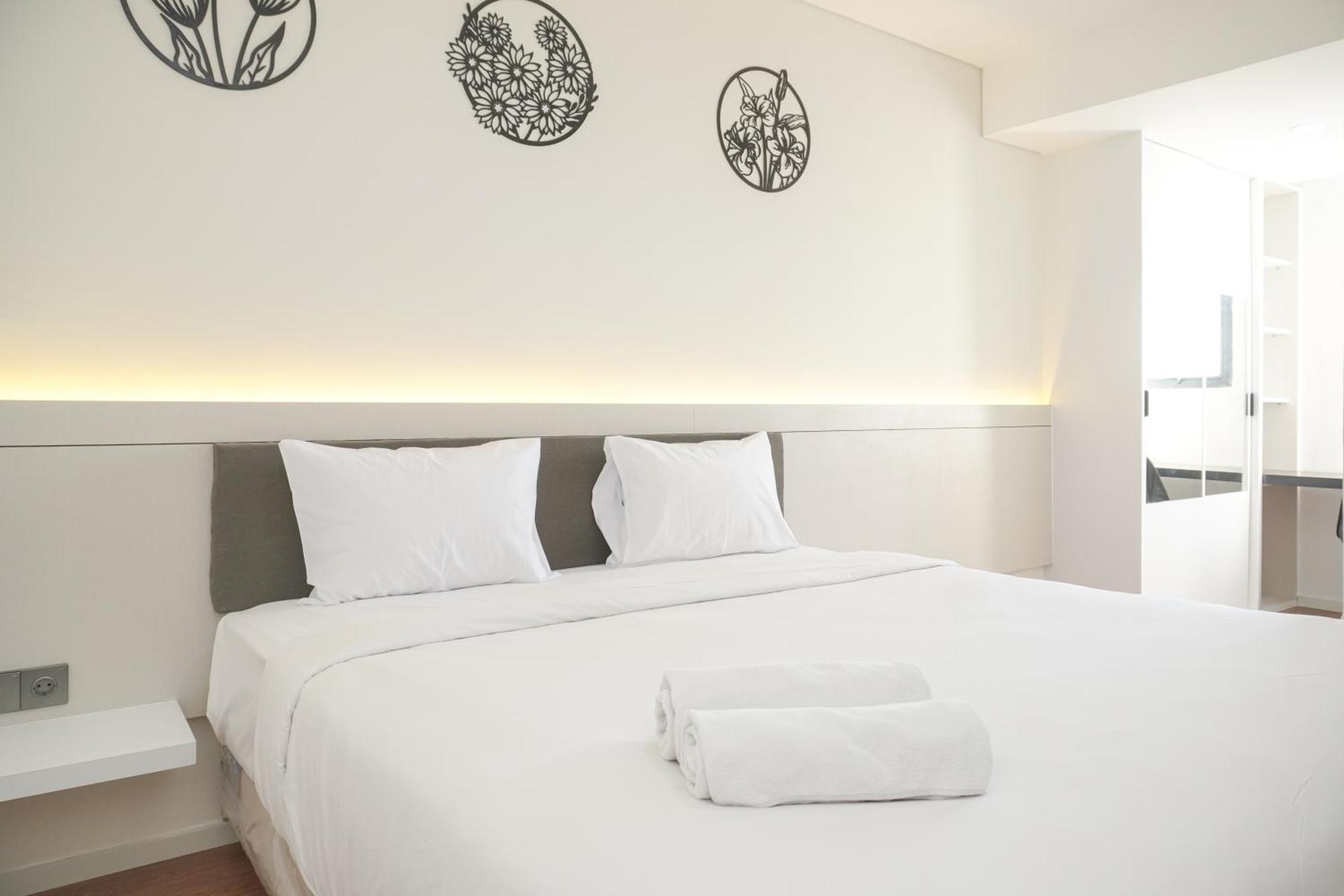 New And Minimalist 2br At Daan Mogot By Travelio Apartment