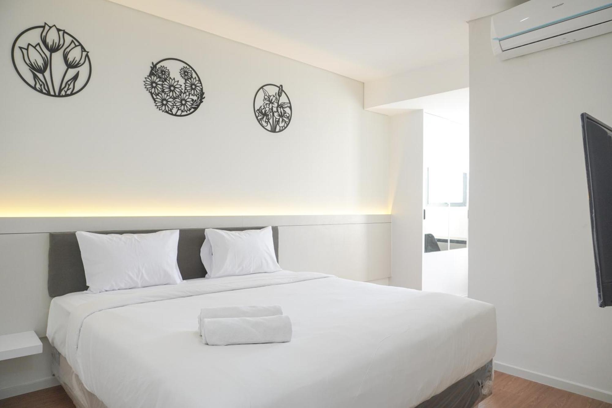 Apartment New And Minimalist 2br At Daan Mogot By Travelio