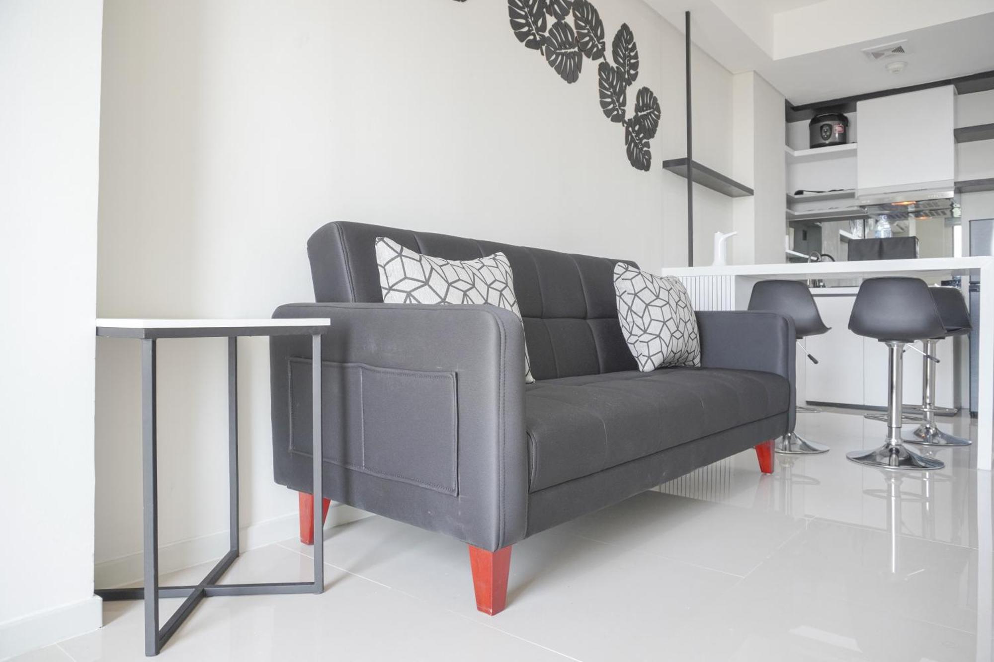 Apartment New And Minimalist 2br At Daan Mogot By Travelio Jakarta
