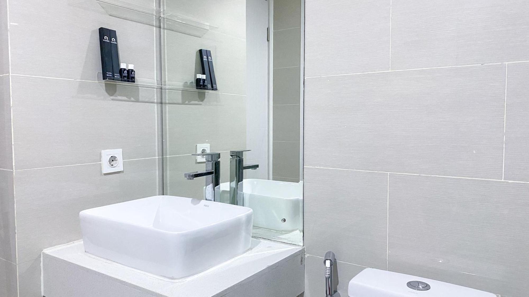 Apartment New And Minimalist 2br At Daan Mogot By Travelio Jakarta