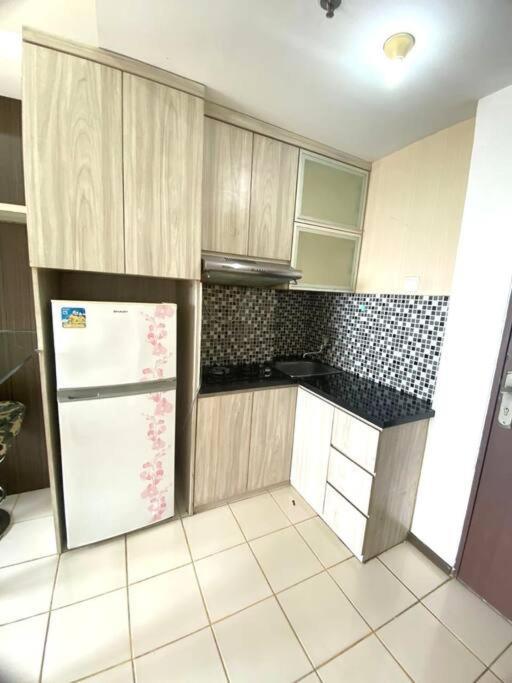 Rd 2br In West Apartment Jakarta