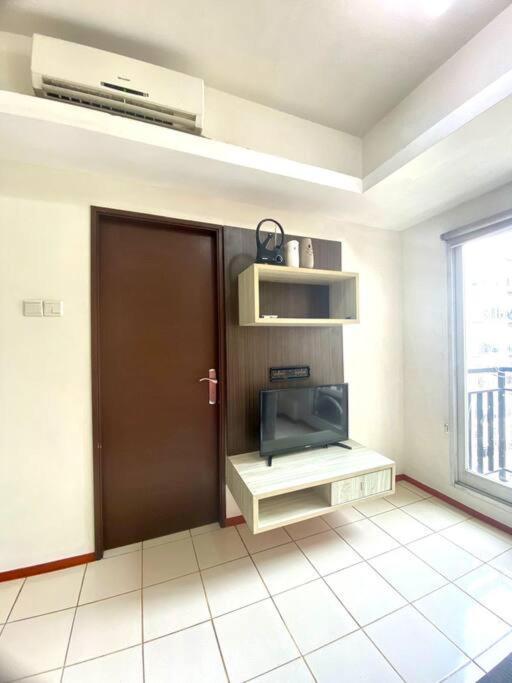 Rd 2br In West Apartment *