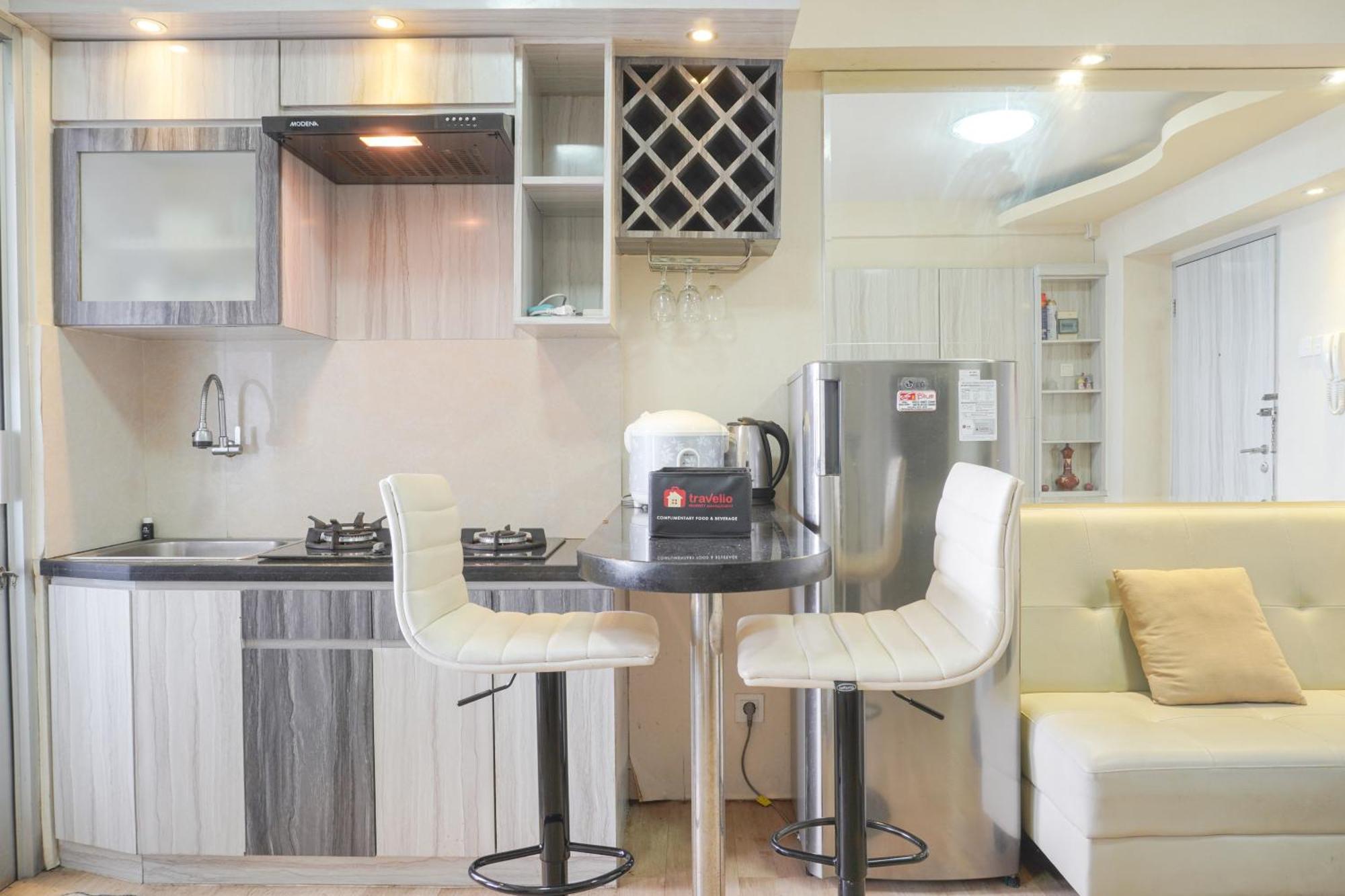 Modern And Large 2br Bay Pluit Facing Spectacular Sea View By Travelio Jakarta