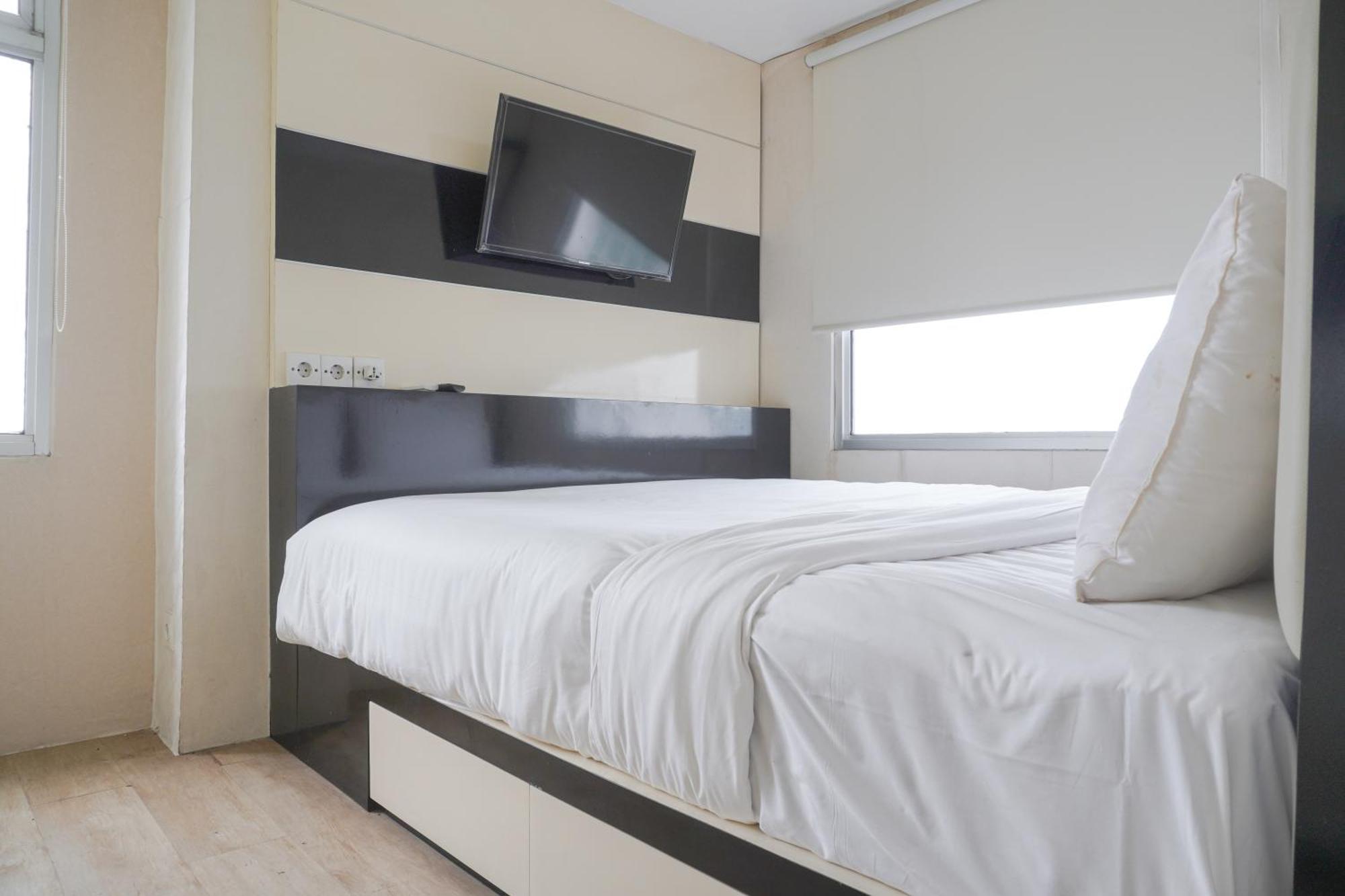 Modern And Large 2br Bay Pluit Facing Spectacular Sea View By Travelio *