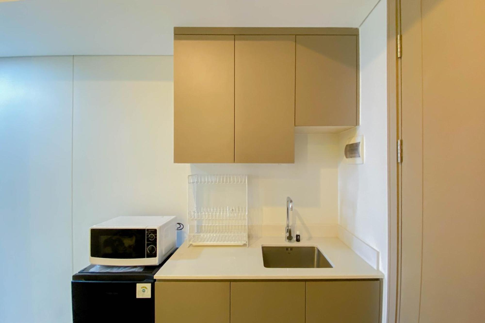 Modern And Homey 1br Apartemen *