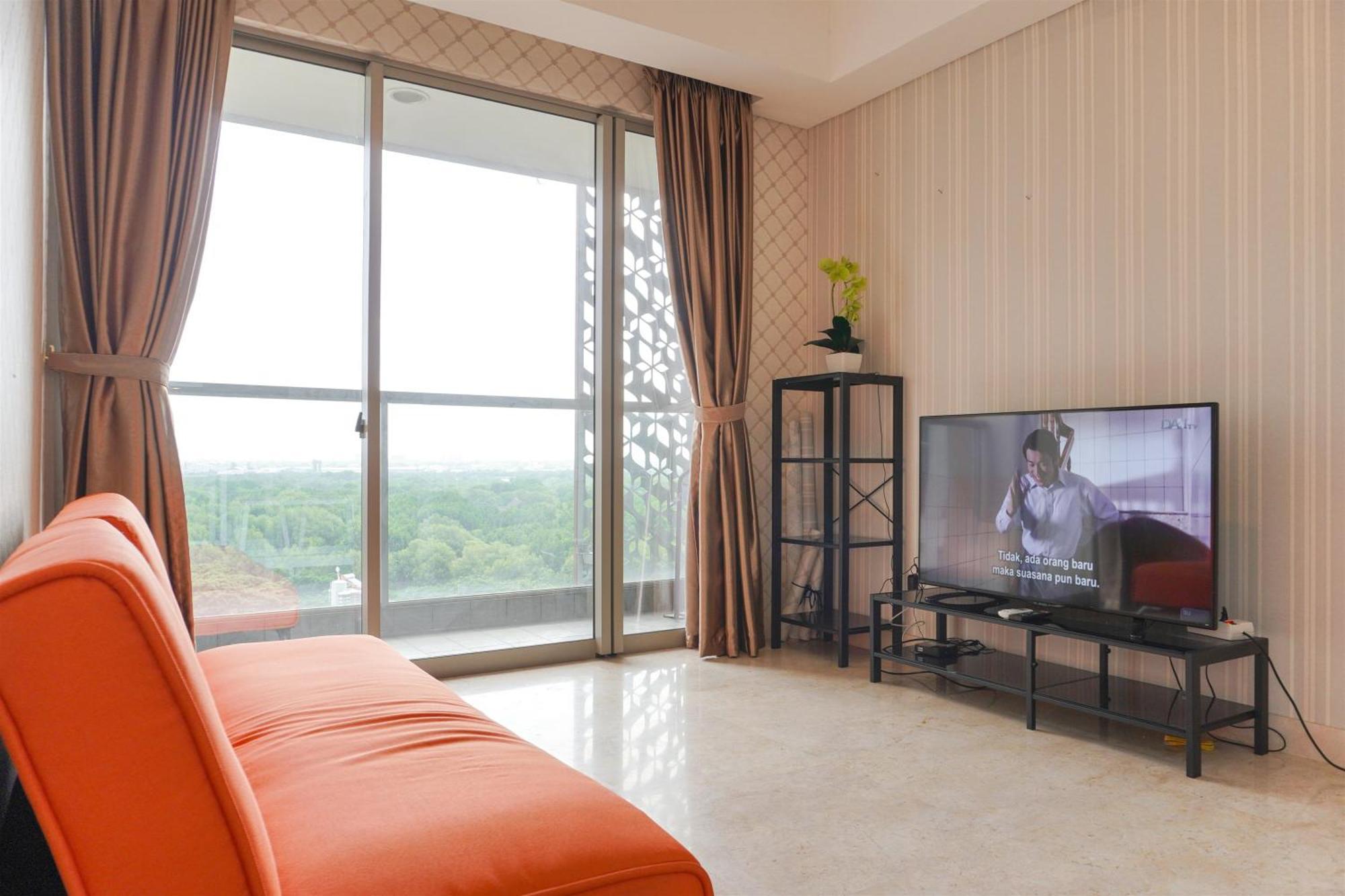 Cozy And Modern Look 1br Gold Coast By Travelio * Jakarta