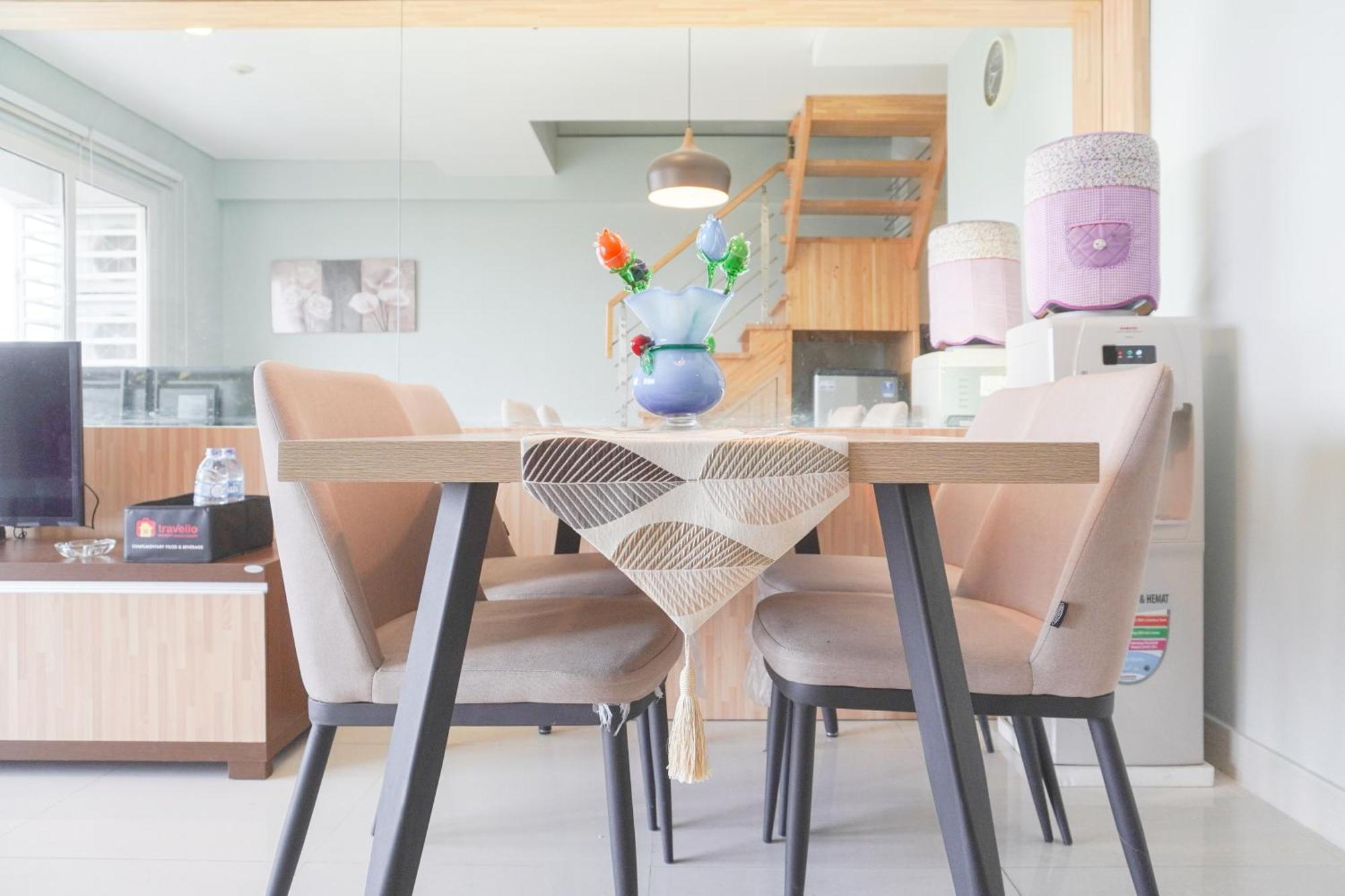 Comfy And Spacious 2br Loft Maqna By Travelio * Jakarta