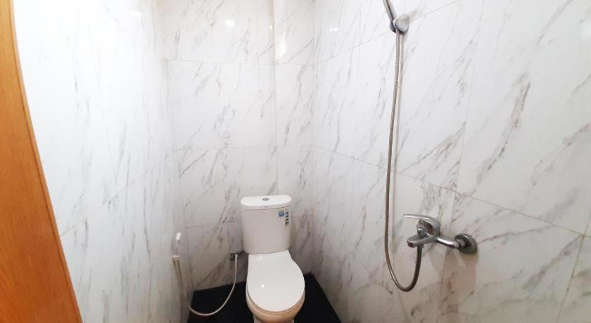 Taisir Near Palmerah Mitra Reddoorz Hotel 2*