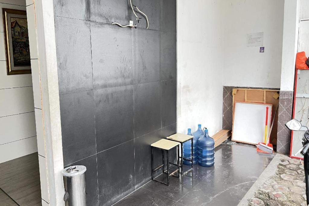 Hotel Taisir Near Palmerah Mitra Reddoorz 2*