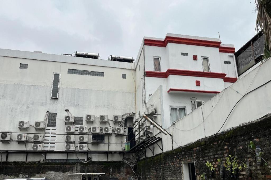 Taisir Near Palmerah Mitra Reddoorz Hotel Jakarta