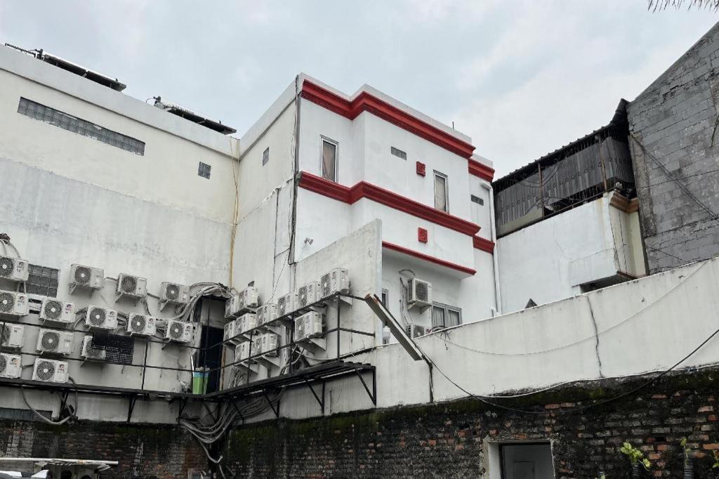 Taisir Near Palmerah Mitra Reddoorz Hotel