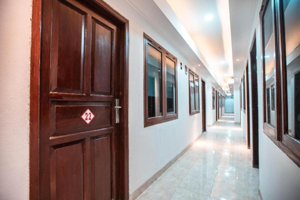 Taisir Near Palmerah Mitra Reddoorz Hotel