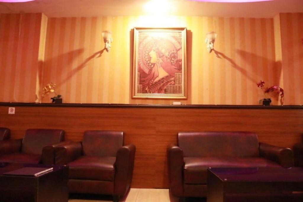 Khách sạn California Jakarta