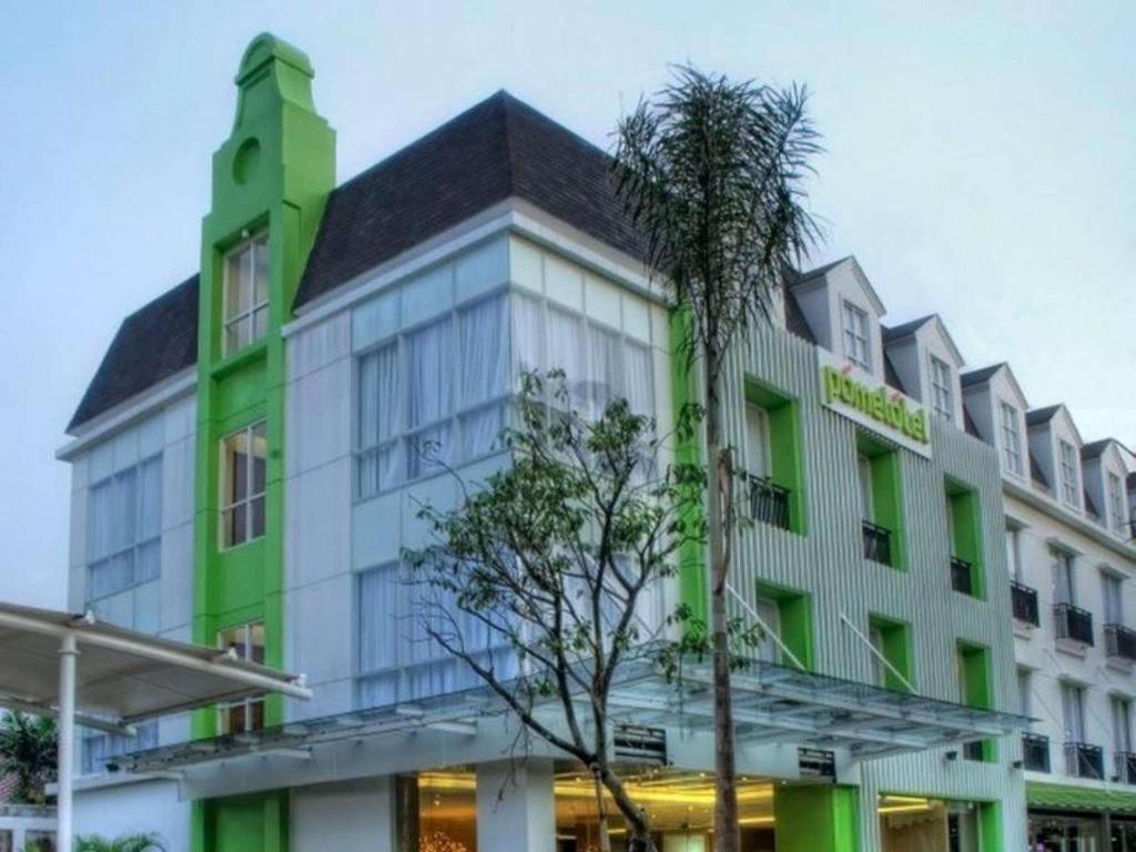 Pomelotel Patra Kuningan 3*