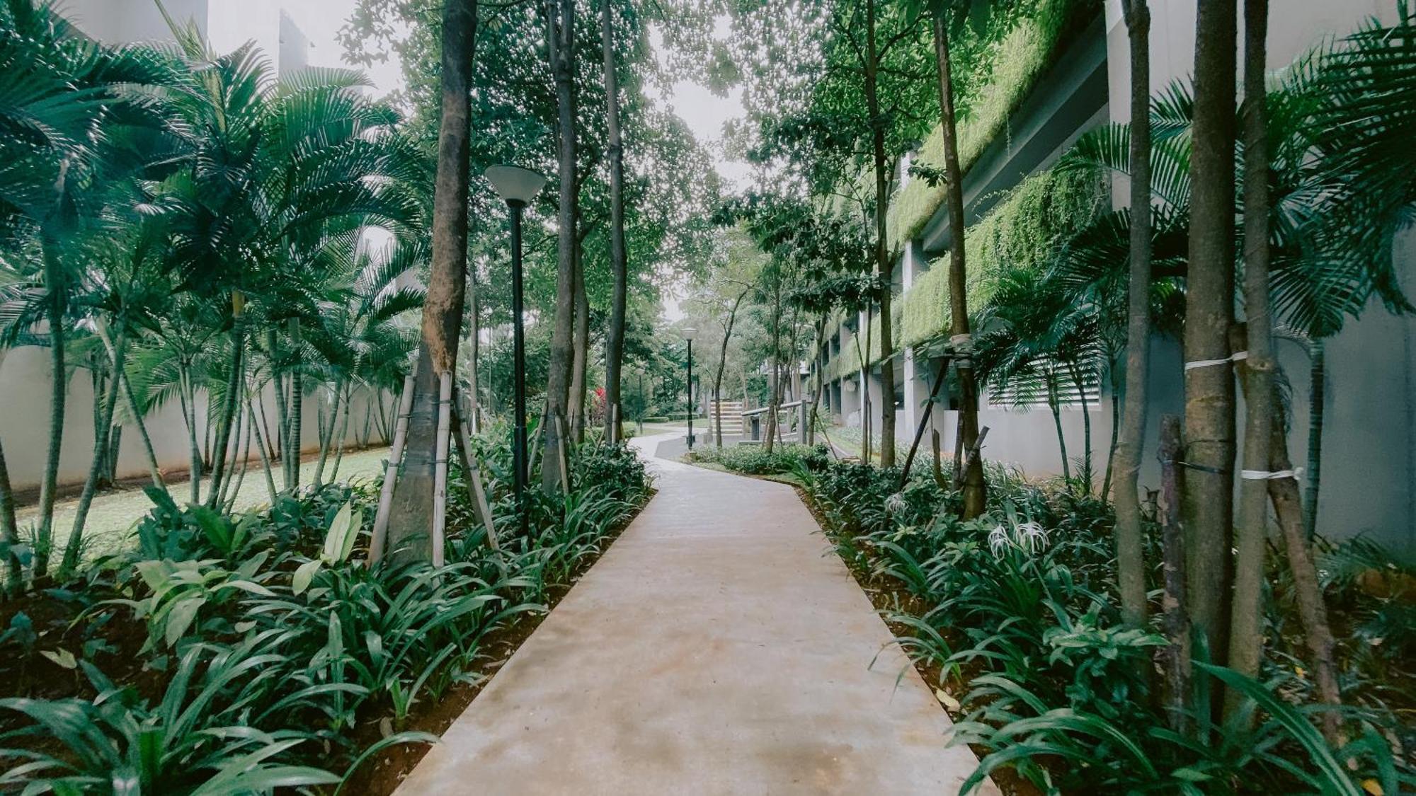 Căn hộ Cozy Living And Warm At West Vista By Travelio Jakarta