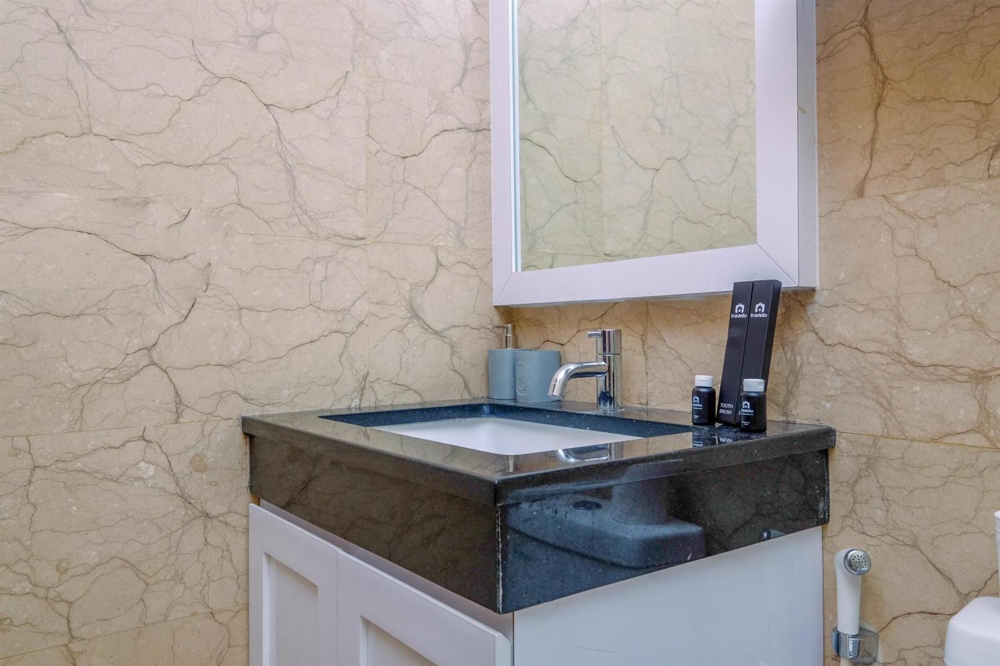 Elegant And 2br At L'avenue Pancoran Apartamento *