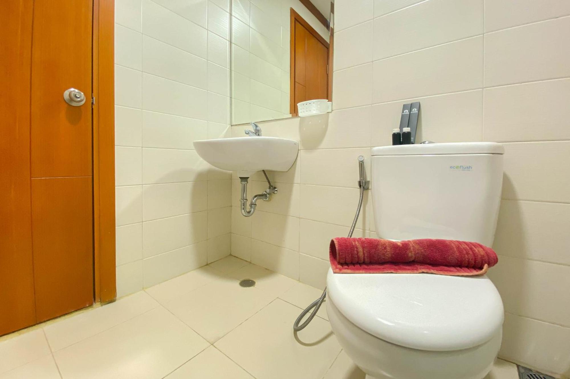 Comfy And Minimalist 1br At Woodland Park By Travelio * Jakarta