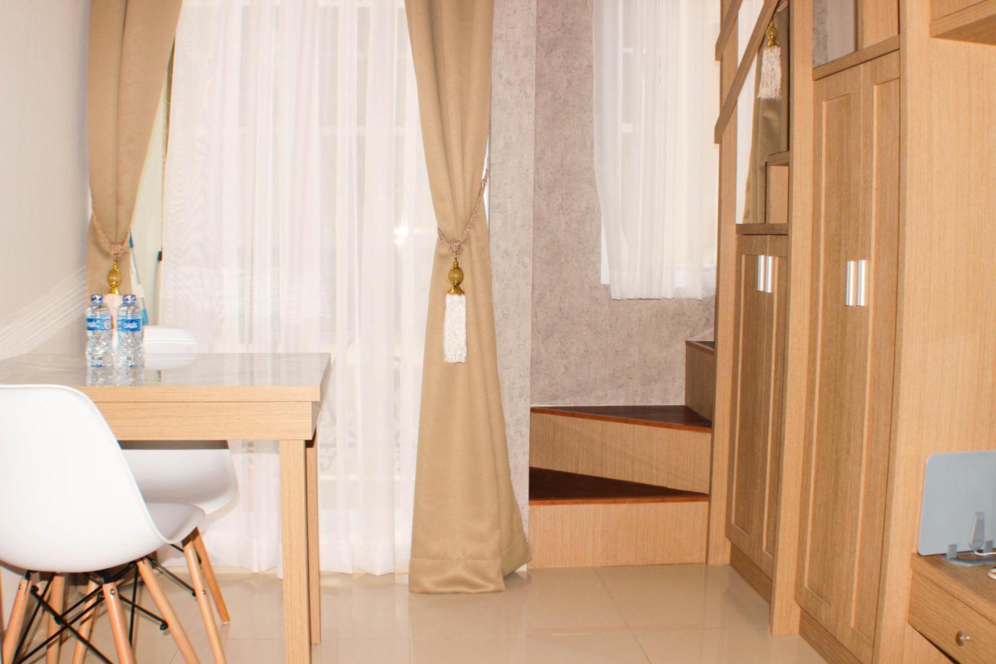 Elegant And Strategic Loft Apple 1 Condovilla By Travelio * Jakarta