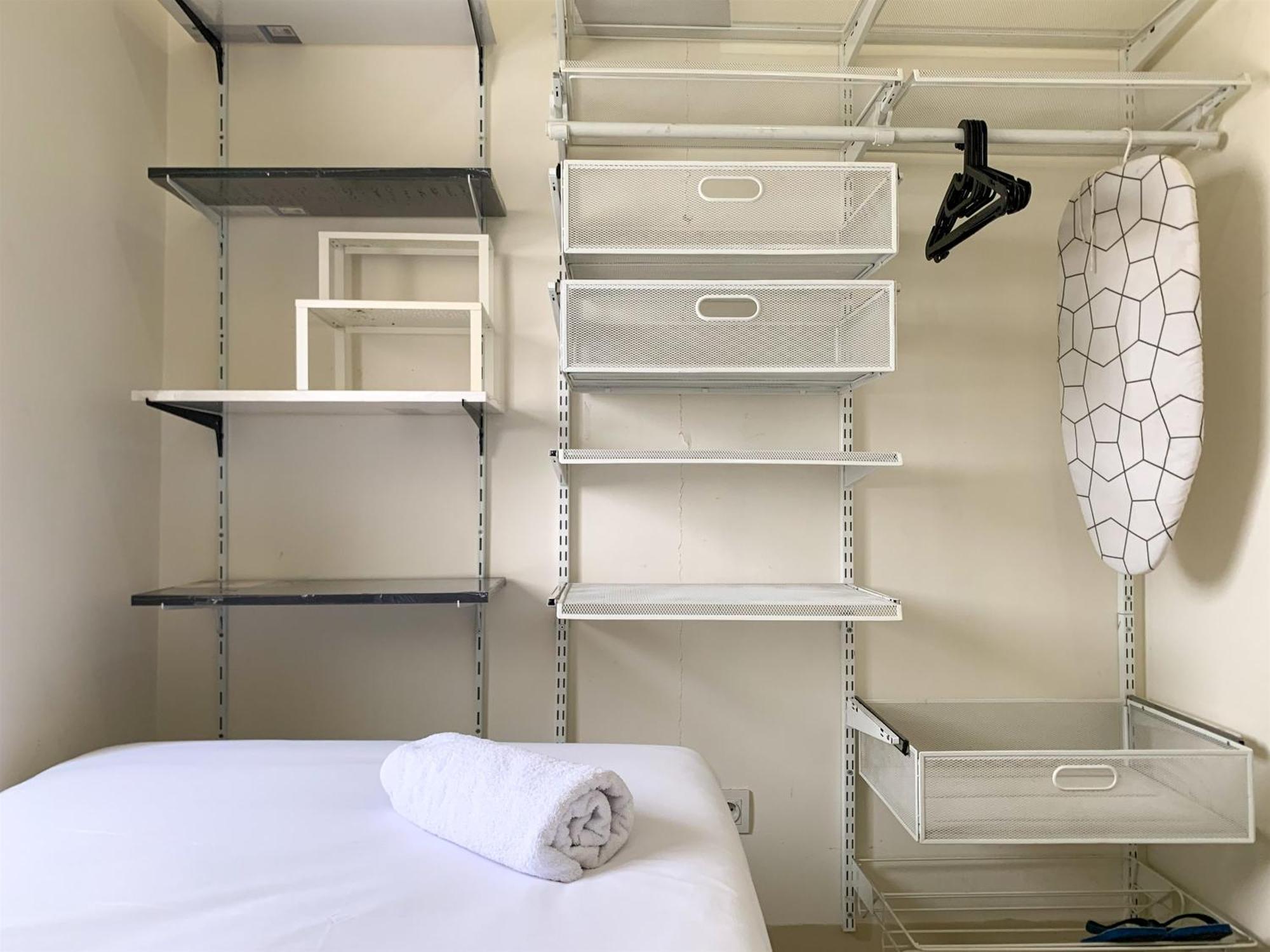 Modern Look And Comfortable 2br Pramuka By Travelio Apartment Jakarta