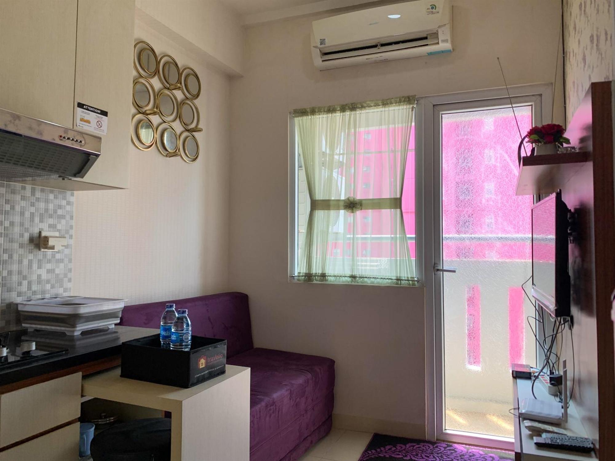 Modern Look And Comfortable 2br Pramuka By Travelio