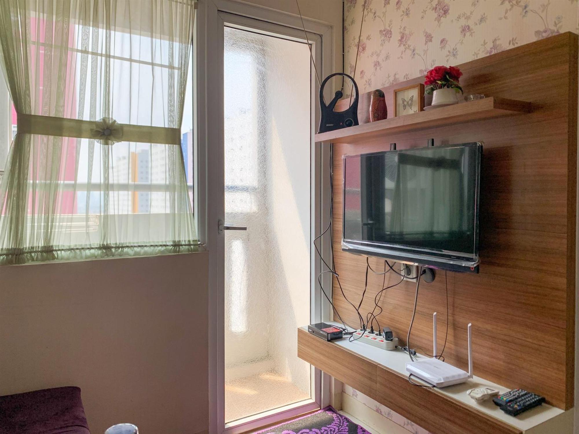 Apartment Modern Look And Comfortable 2br Pramuka By Travelio *