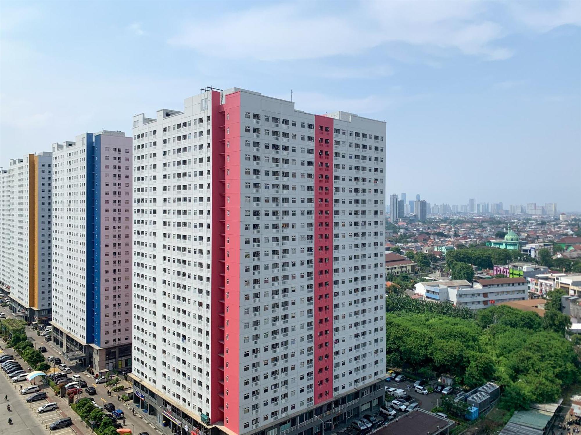 Modern Look And Comfortable 2br Pramuka By Travelio Apartment Jakarta