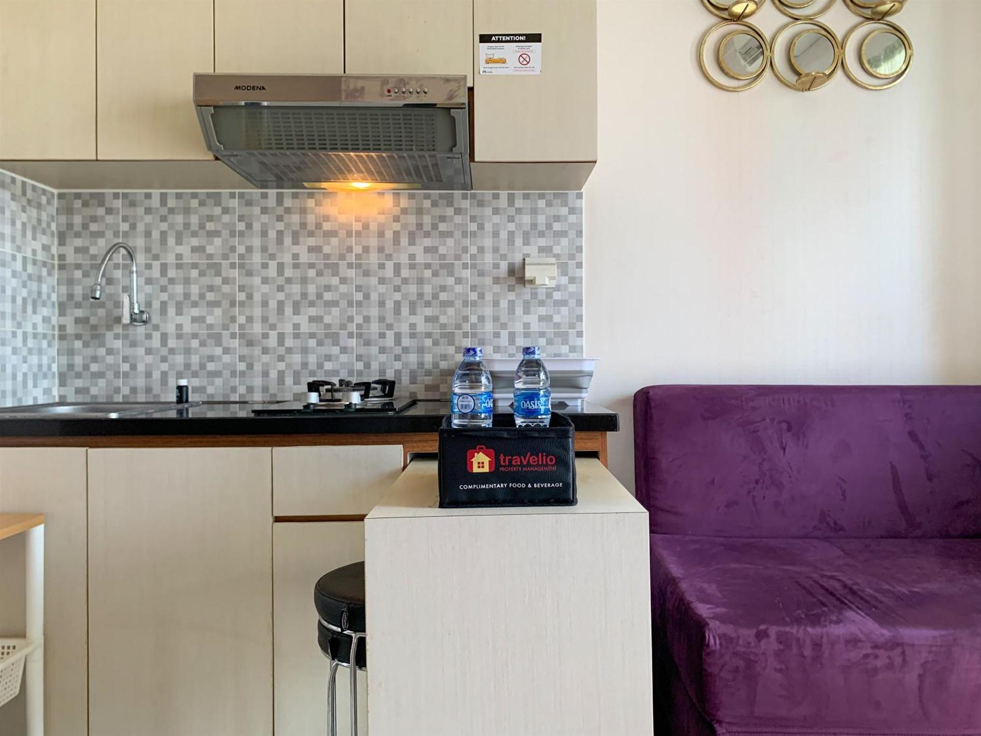 Modern Look And Comfortable 2br Pramuka By Travelio Jakarta