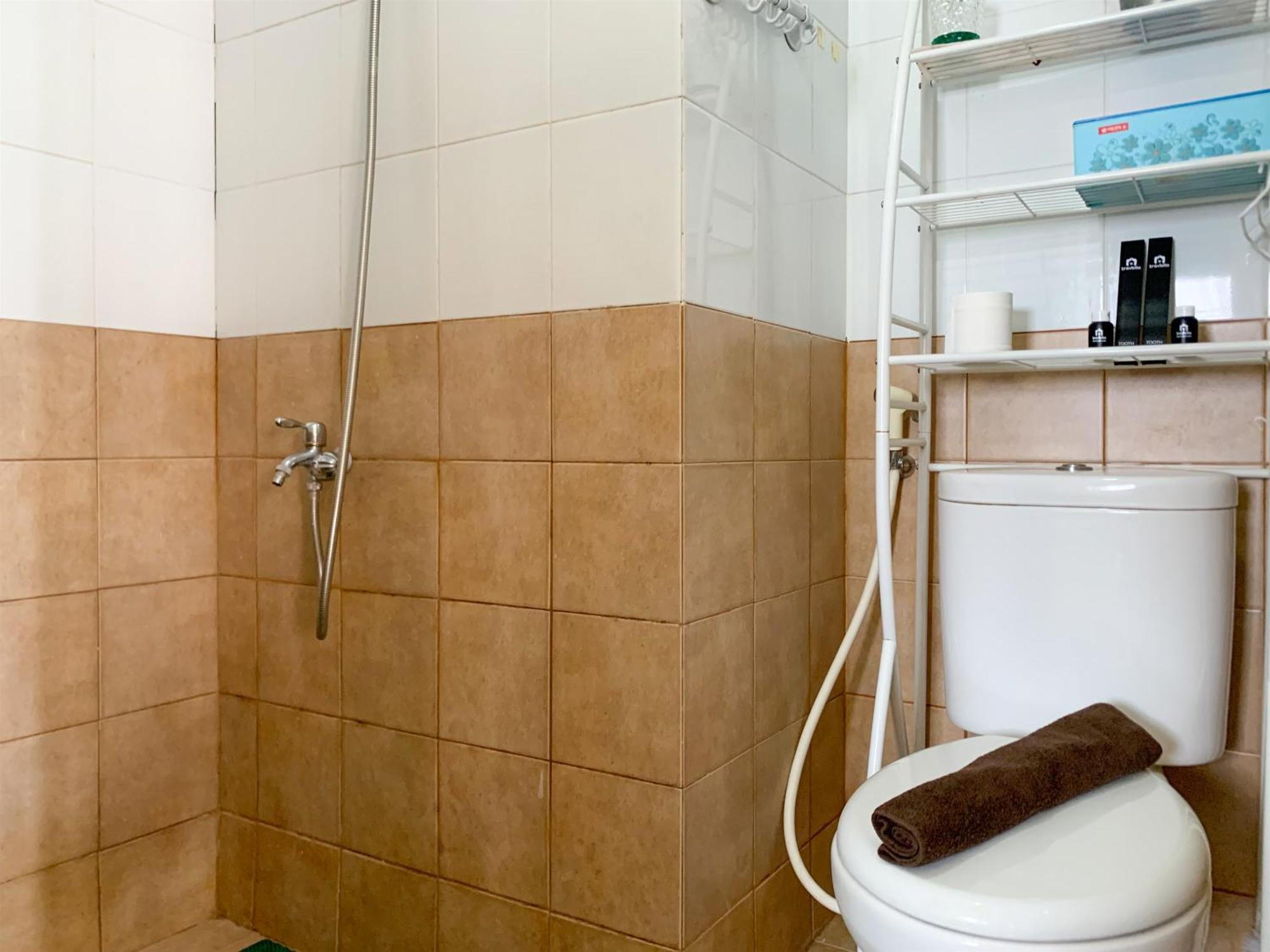 Modern Look And Comfortable 2br Pramuka By Travelio * Jakarta