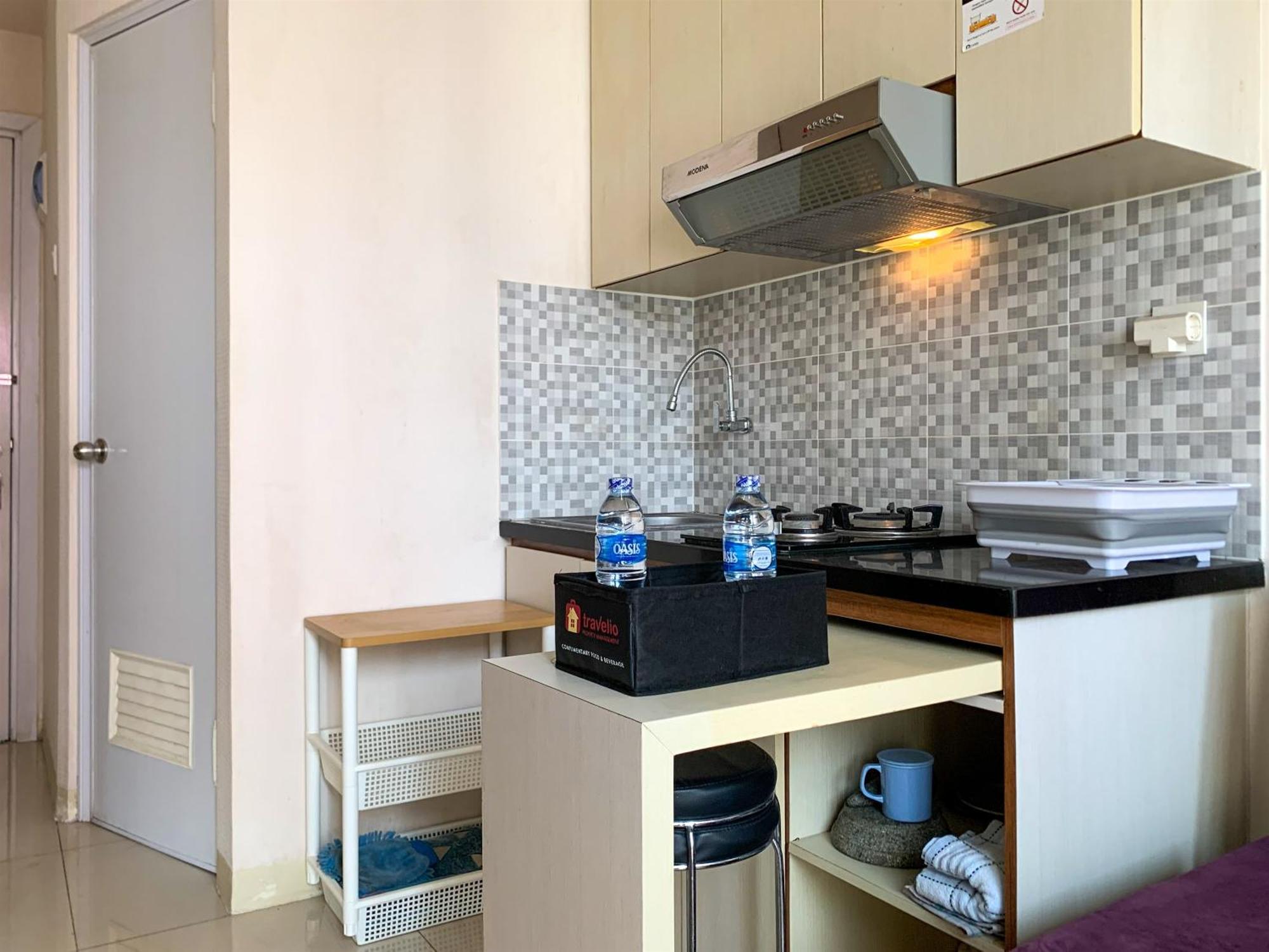 Apartment Modern Look And Comfortable 2br Pramuka By Travelio