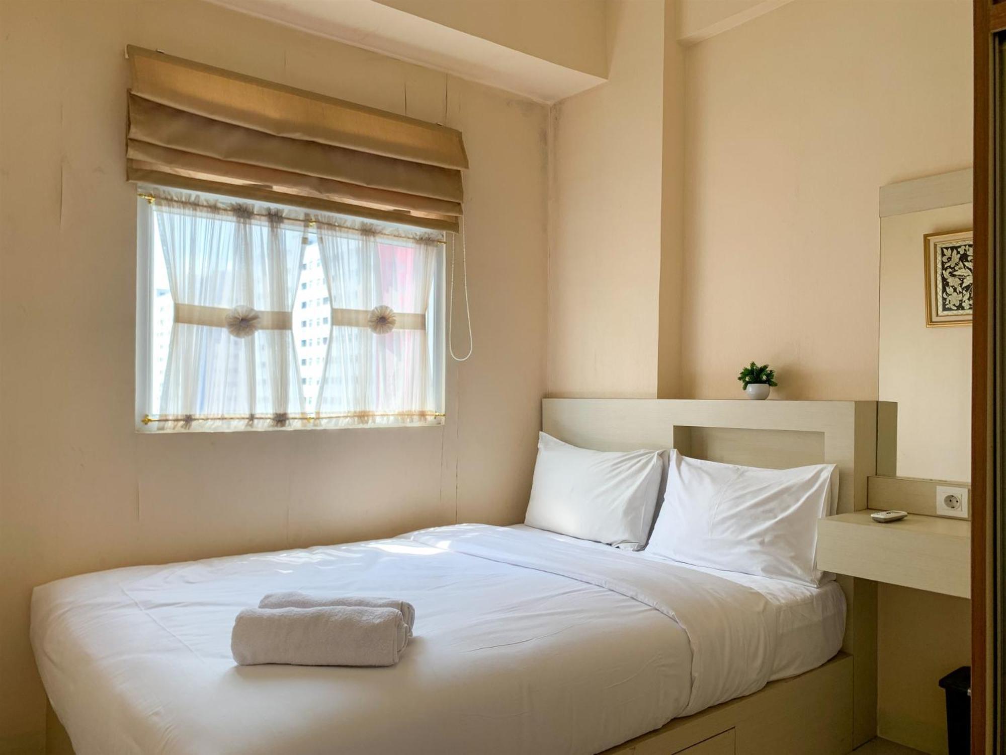 Apartment Modern Look And Comfortable 2br Pramuka By Travelio *