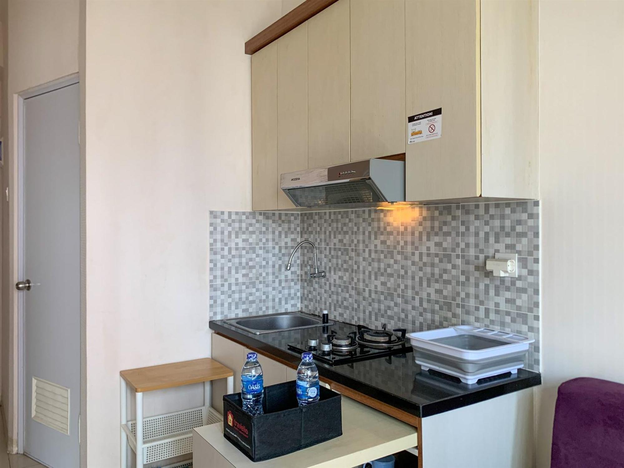 Modern Look And Comfortable 2br Pramuka By Travelio