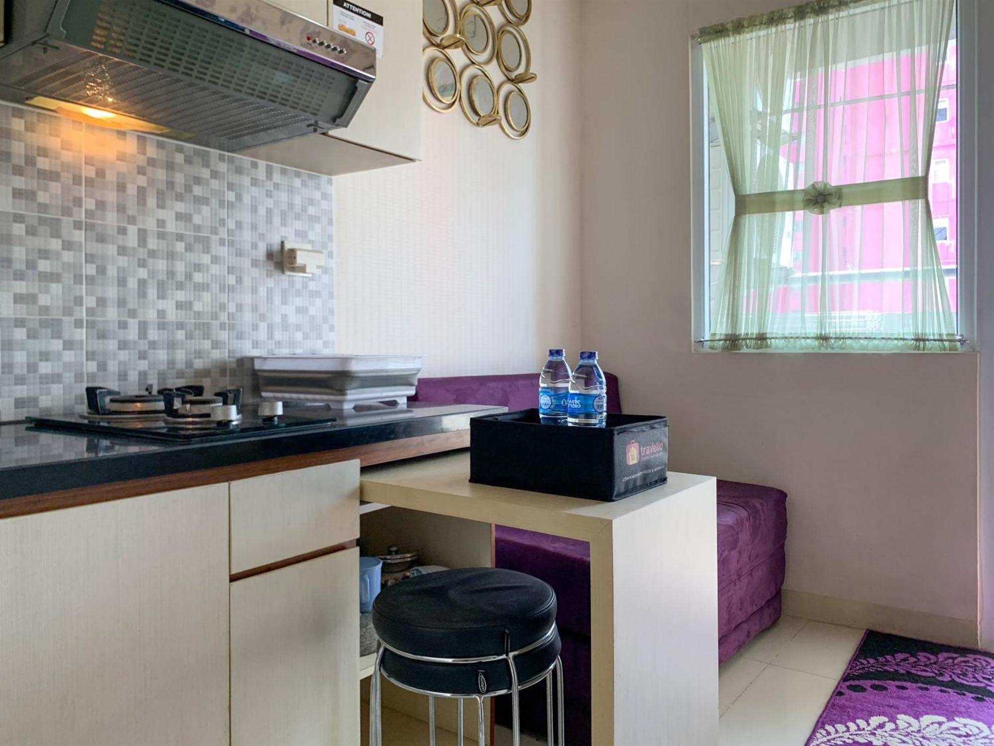 Apartment Modern Look And Comfortable 2br Pramuka By Travelio *