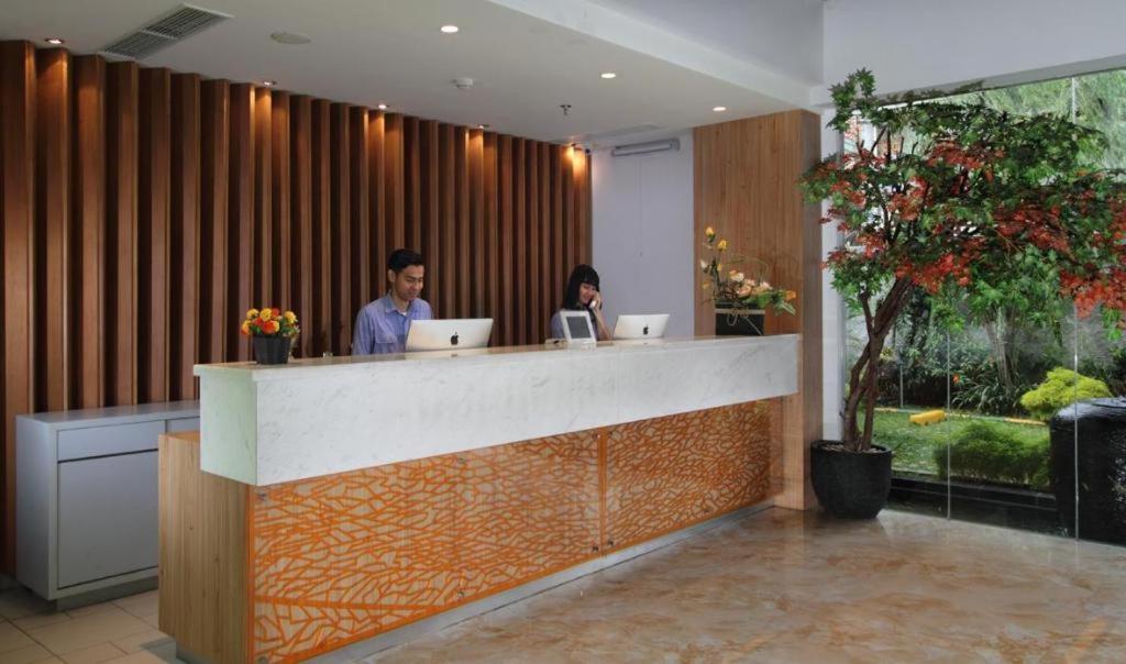 Maxonehotels.com At Pemuda Hotel