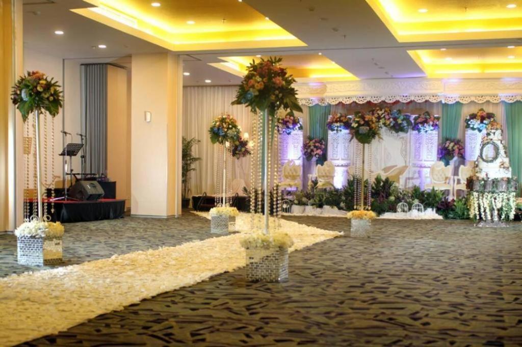 Maxonehotels.com At Pemuda Hotel Jakarta
