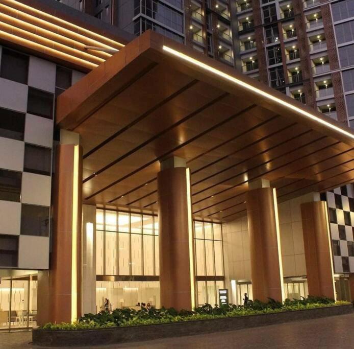 Luxury Sea View Free Wifi And Cozy Gold Coast Pik Next To Oakwood By Blezz Apartment