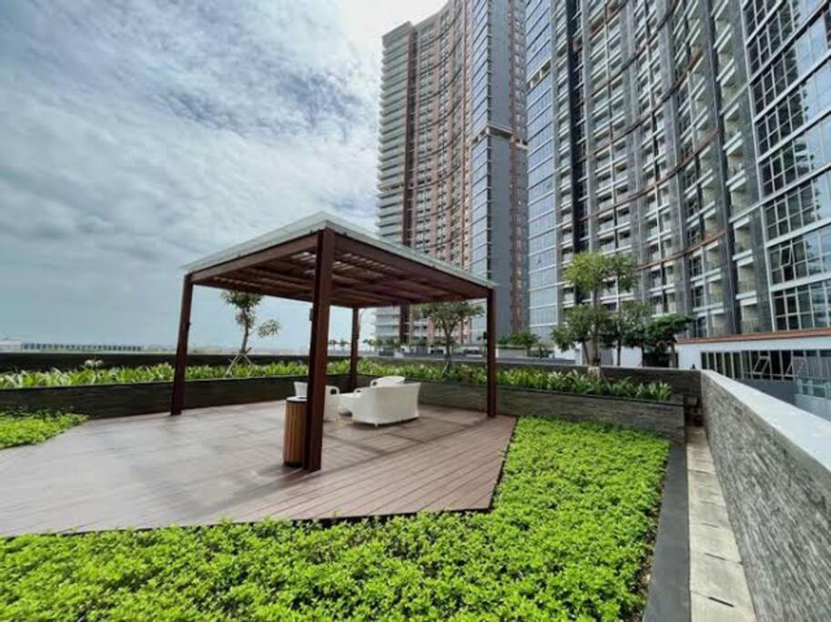 Luxury Sea View Free Wifi And Cozy Gold Coast Pik Next To Oakwood By Blezz *
