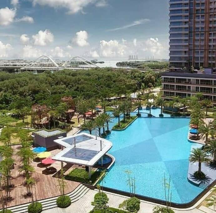 Luxury Sea View Free Wifi And Cozy Gold Coast Pik Next To Oakwood By Blezz Apartment Jakarta