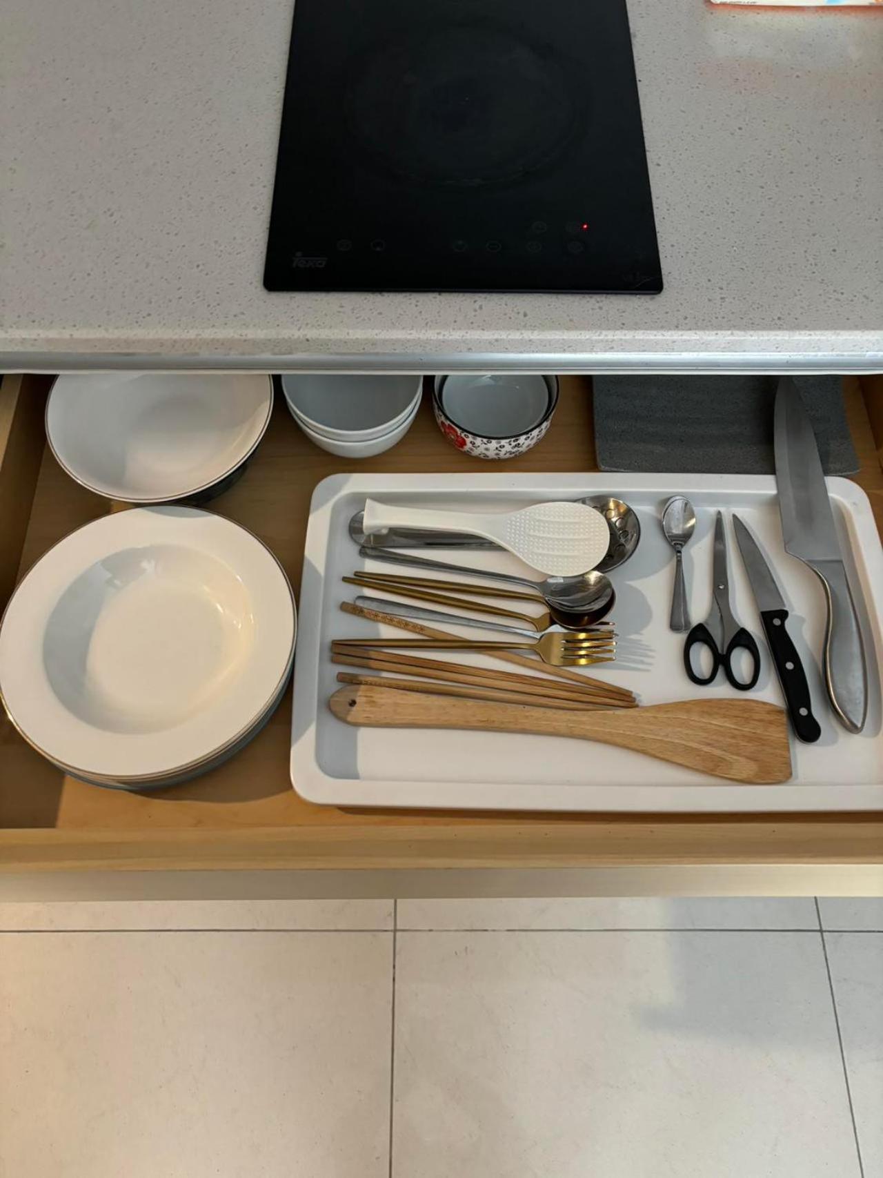 Apartment Cozy Modern 1br With Netflix 50 Inc Tv Jakarta